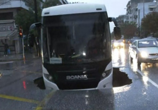 Κακοκαιρία «Μπάλλος» – Εικόνες σοκ στη Θεσσαλονίκη – Υποχώρησε ο δρόμος και «ρούφηξε» λεωφορείο