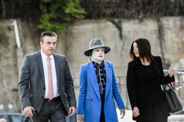 Επίθεση με βιτριόλι – «Ευγνωμονώ τη Δικαιοσύνη που μου δίνει κουράγιο για τον ισόβιο Γολγοθά μου»