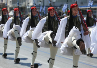 28η Οκτωβρίου – Αλαλούμ με τις παρελάσεις – «Θα γίνουν κανονικά όλες» λέει το ΥΠΕΣ