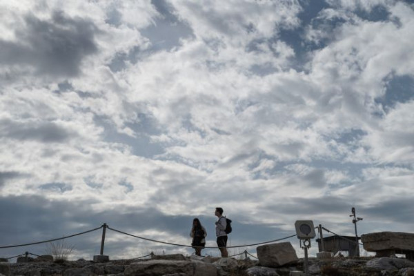 Καιρός – Άνοδος της θερμοκρασίας σε όλη σχεδόν τη χώρα – Πού θα βρέχει