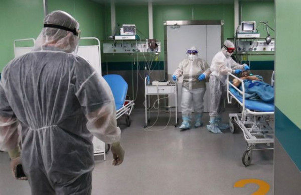 Κοροναϊός – Ποιοι ασθενείς παρουσιάζουν λιγότερες επιπλοκές στις χειρουργικές επεμβάσεις