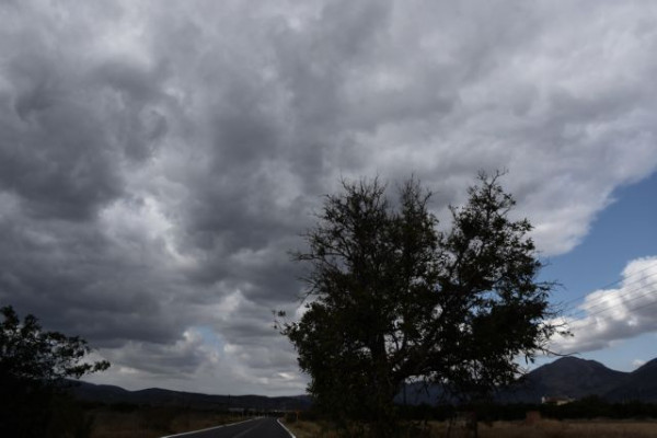 Καιρός – Τοπικές βροχές και μικρή άνοδος θερμοκρασίας την Τετάρτη