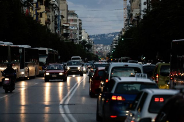Ο δακτύλιος επέστρεψε, η κίνηση παραμένει – Οι προτάσεις των συγκοινωνιολόγων