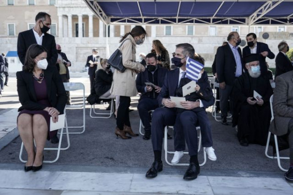 Κώστας Μπακογιάννης – Η φωτογραφία με τον γιο του στην παρέλαση