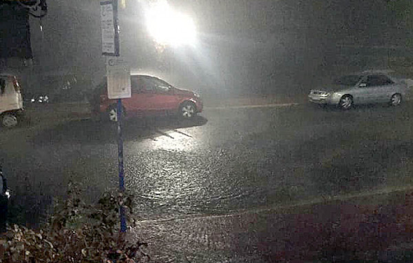 Η κακοκαιρία «Αθηνά» δείχνει τα δόντια της – Άνοιξαν οι ουρανοί στην Κέρκυρα