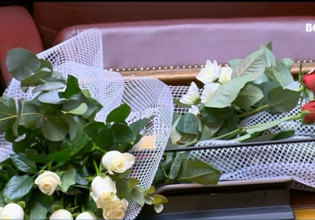 Φώφη Γεννηματά – Λουλούδια στο έδρανό της και ενός λεπτού σιγή στη Βουλή