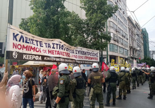 Ένταση και χημικά στο αντιφασιστικό συλλαλητήριο στην Ομόνοια