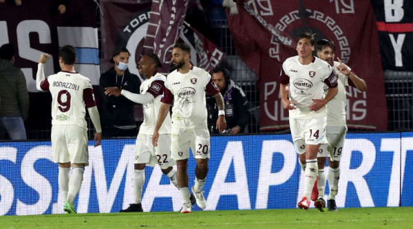 Μεγάλο διπλό για τη Σαρλενιτάνα στις καθυστερήσεις (1-2)