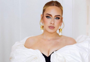 Εντυπωσιακή επιστροφή της Αντέλ με το «Easy On Me» – Δείτε το ασπρόμαυρο βίντεο κλιπ