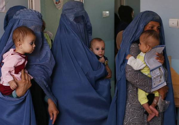 Αφγανιστάν – Σε εξέλιξη νέα ανθρωπιστική κρίση – Φτώχεια και υποσιτισμένα παιδιά