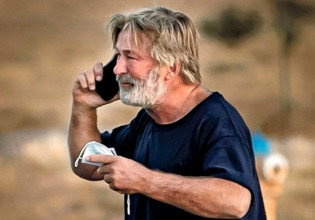 Άλεκ Μπάλντουιν – Ράκος στην κηδεία της Χαλίνα Χάτσινς ο ηθοποιός – Το «αντίο» του ραγίζει καρδιές