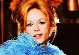 Άννα Φόνσου – Παίρνω κάθε μέρα στο τηλέφωνο της Αλίκης και αυτός που το έχει με βρίζει