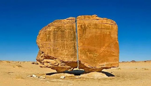 Μήπως ήταν εξωγήινοι; – Πώς κόπηκε στα δύο ο μυστηριώδης βράχος που γέννησε θεωρίες συνωμοσίας