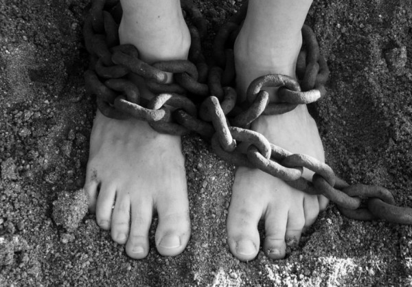 Βόλος – Σοκ προκάλεσε η υπόθεση του 55χρονου που κρατούσαν αλυσοδεμένο οι γονείς του  – Φρικιαστικές καταθέσεις