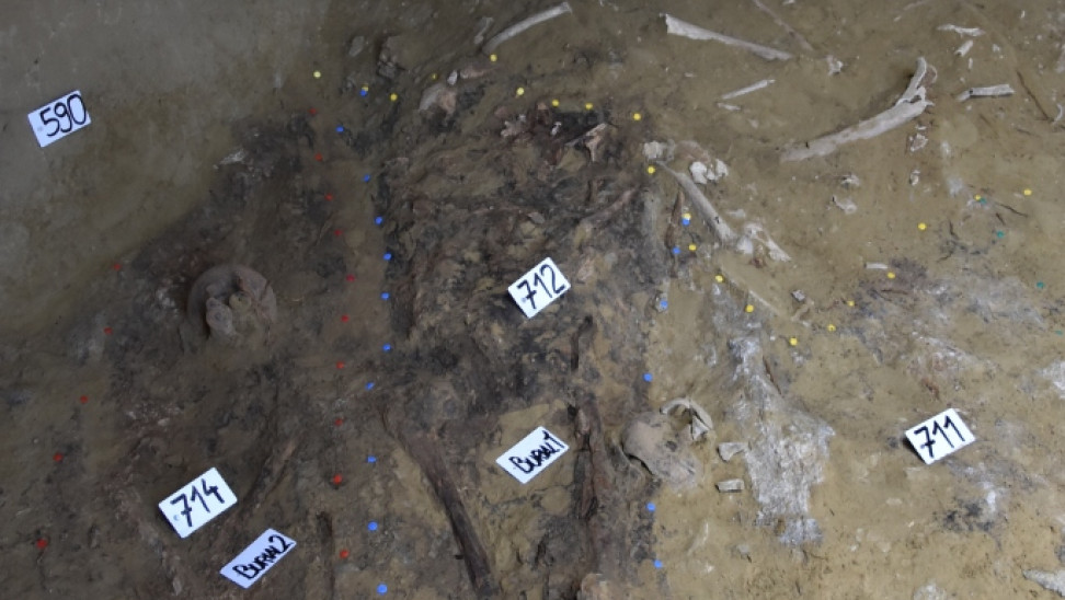 Αρχαιολογική ανασκαφή - Στο φως κτερίσματα και χάλκινα ξίφη