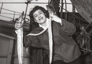 Η «Κυρία της Θάλασσας» αποκαλύπτει τα μυστικά των ωκεανών μέσα από πλούσιο φωτογραφικό λεύκωμα