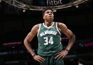 Οι Μπακς ηττήθηκαν από τους Τίμπεργουλβς, η 40άρα του Γιάννη δεν ήταν αρκετή (108-113)