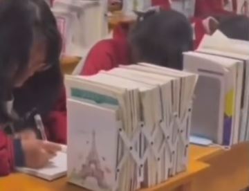 Καθηγήτρια έπιασε μαθητές που αντέγραφαν με το πιο πρωτότυπο τέχνασμα