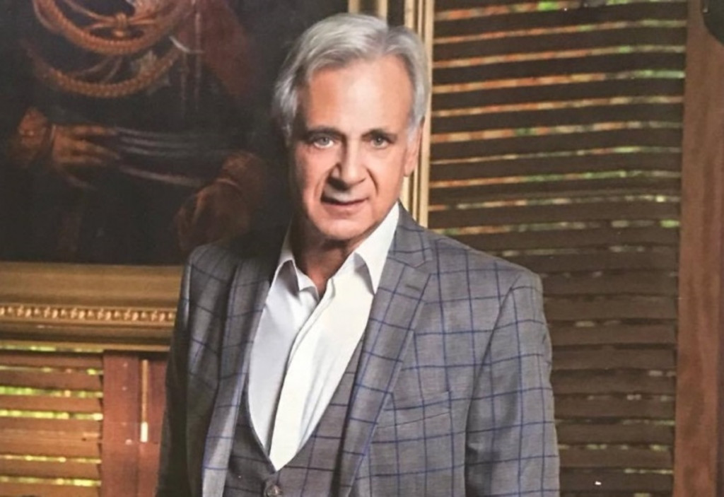 Συμπέθεροι από τα Τίρανα – Ο αδέκαστος Ηλίας Λαλαμπίρδας ζωντανά από το Κουδουνάρι