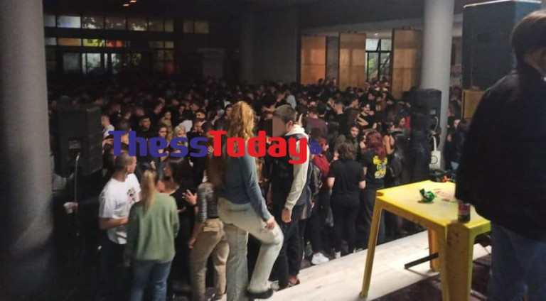 Θεσσαλονίκη – Αδιανόητες εικόνες από κορονοπάρτι με 1.500 άτομα μέσα στο ΑΠΘ