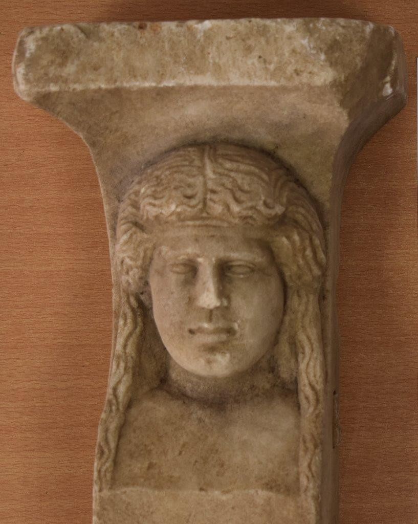 Αρχαιοκάπηλοι πωλούσαν αρχαία κειμήλια ανεκτίμητης αξίας – Είχαν μέχρι και ακέραιη μαρμάρινη στήλη [εικόνες]