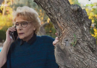 Η Γη της Ελιάς – Το απρόσμενο τηλεφώνημα της μητέρα της Αθηνάς στον Δημήτρη