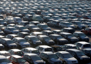 Καινούργιο αυτοκίνητο- Πόσο πρέπει να δουλέψει ο Έλληνας για να το αγοράσει