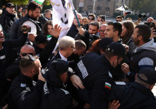 Βουλγαρία – Διαδήλωση αντιεμβολιαστών για το πράσινο πιστοποιητικό