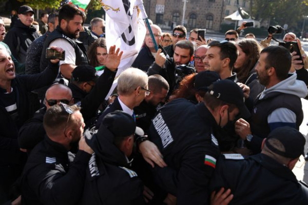 Βουλγαρία – Διαδήλωση αντιεμβολιαστών για το πράσινο πιστοποιητικό