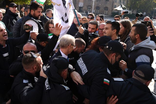 Βουλγαρία – Διαδήλωση αντιεμβολιαστών για το πράσινο πιστοποιητικό