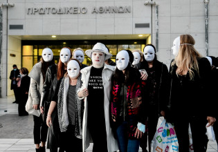 Επίθεση με βιτριόλι – Οι γυναίκες με τις άσπρες μάσκες που βρέθηκαν στο πλευρό της Ιωάννας