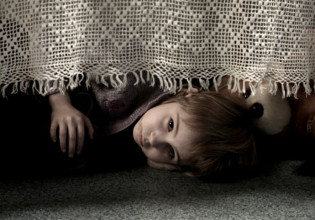 Βιασμός 8χρονης στη Ρόδο – Τι αναφέρουν οι γιατροί – Ράκος η γιαγιά της που την μεγαλώνει