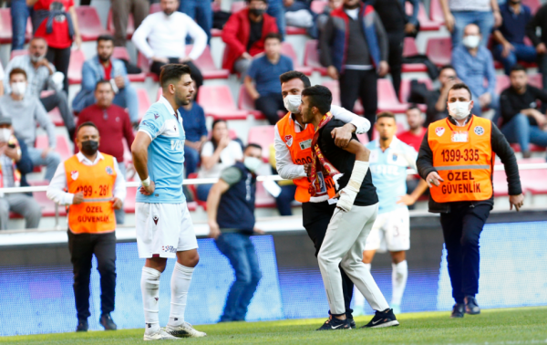 «Ντου» από οπαδό της Καϊσέρισπορ στον Μπακασέτα