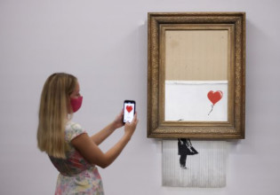 «Το κορίτσι με το μπαλόνι» – Ο Banksy το κατέστρεψε και τώρα πουλήθηκε σε νέα τιμή ρεκόρ