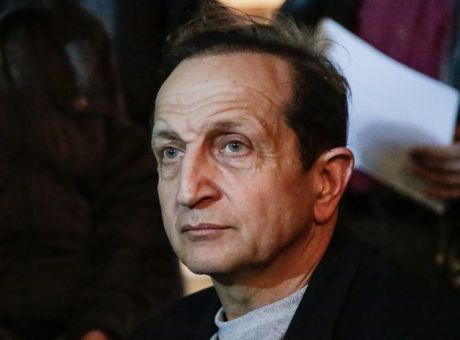 Σπύρος Μπιμπίλας – Μιλά για τον ρόλο του στο «The Crown» και κάνει αποκαλύψεις