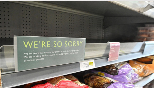 Βρετανία – Άδεια τα ράφια στα σούπερ μάρκετ – Ένας στους έξι δεν βρίσκει τρόφιμα