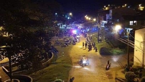 Νέα σφαγή στην Κολομβία – Δολοφόνησαν 4 νέους που «απλώς συζητούσαν στην πλατεία»