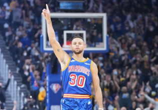 «Μυθικός» Κάρι και νικητές οι Γουόριορς στη ματσάρα με τους Κλίπερς (115-113)