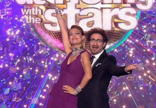 DWTS – Λαμπερή η Βίκυ Καγιά στην πρεμιέρα του σόου