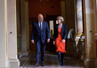 Δένδιας από Βρετανία – Η Τουρκία μας απειλεί με πόλεμο – Εχουμε επιλέξει διαφορετικό δρόμο