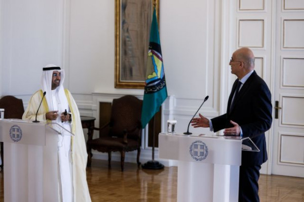 Δένδιας – Συνάντηση με το ΓΓ του Συμβουλίου Συνεργασίας του Κόλπου – «Θα ήθελα να μιλάω για μια Τουρκία που δεν αποτελεί απειλή»