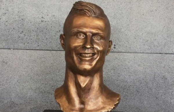 Τα αγάλματα που δεν θυμίζουν σε τίποτα τα πρόσωπα που απεικονίζουν