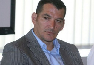 Πύρρος Δήμας – Συντετριμμένος στην κηδεία της μητέρας του