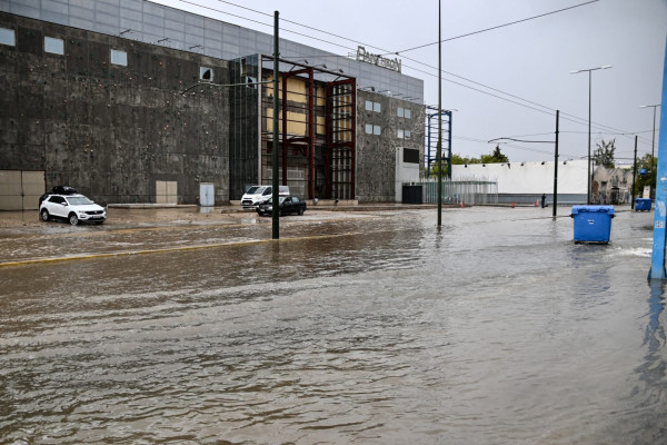 Πέτσας για κακοκαιρία- Απογοητευτική εικόνα σε σημεία της Αττικής – Σε πολλές περιοχές δεν είχαν καθαριστεί φρεάτια