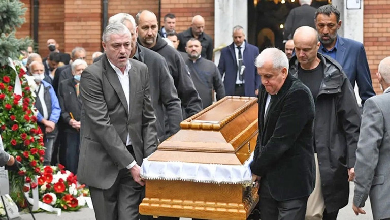 Πάνω απ’ το φέρετρο του Ντούντα