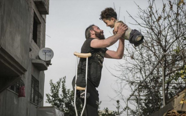 Η ιστορία πίσω από τη φωτογραφία «Δυσκολίες της ζωής» – Η ζωή του μικρού Μουσταφά και η φρίκη του πολέμου