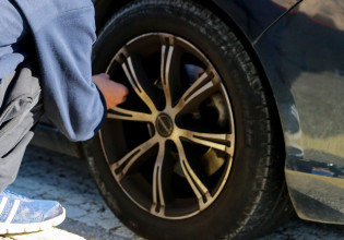 Βόλος – Ένας 60χρονος έσκισε με μαχαίρι τα λάστιχα 36 αυτοκινήτων