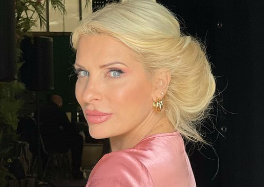 Ελένη Μενεγάκη – Αποκάλυψε ότι έδωσε μάχη με τα κιλά της