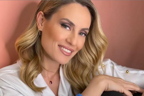 Ελεονώρα Μελέτη – Γυρνά τον χρόνο πίσω και κάνει τον απολογισμό της