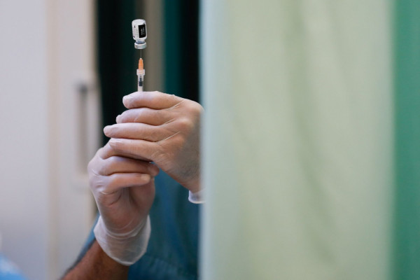 Καρκινοπαθείς – Δύο νέες μελέτες επιβεβαιώνουν ότι οι πλήρως εμβολιασμένοι για τον κοροναϊό χρειάζονται και τρίτη δόση